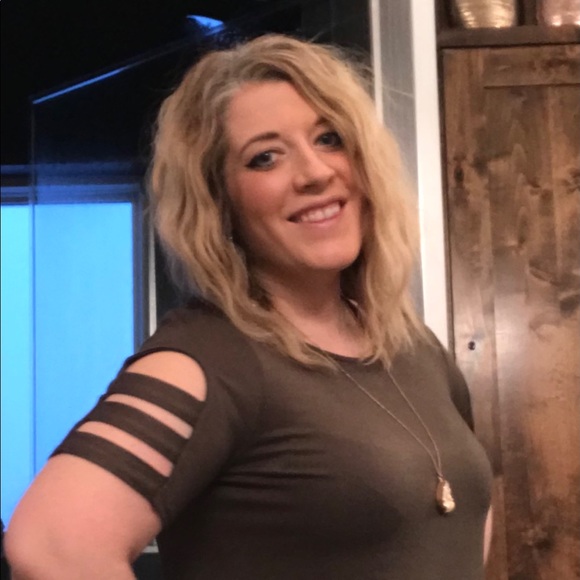 Olive cut out tee - Picture 1 of 2